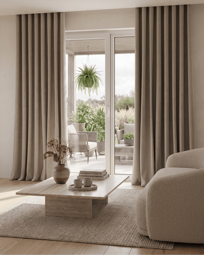 NOVA – mörkläggande wavegardin, varm beige – mørklægningsgardin